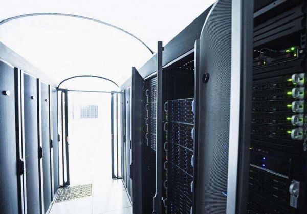 香港IDC服務器.jpg